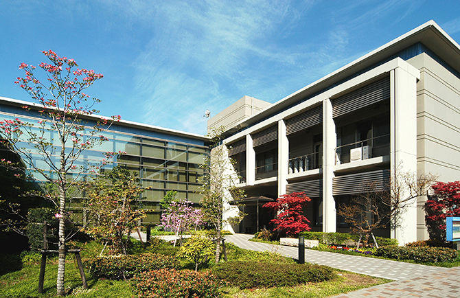 横浜市産学共同研究センター(研究棟)