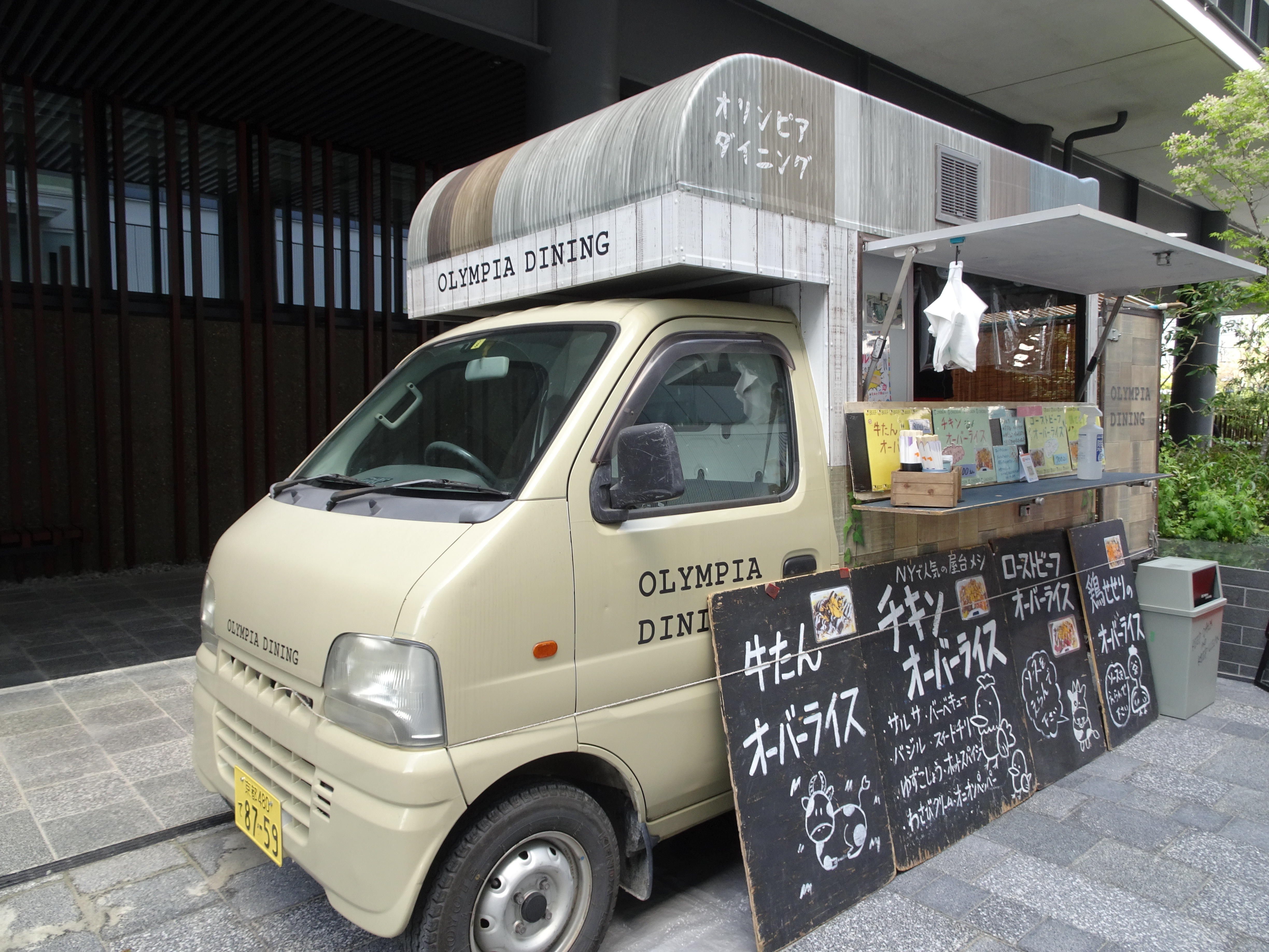 フードトラックが集まる"ツドイStreet"10号館南面、路地空間に導入！