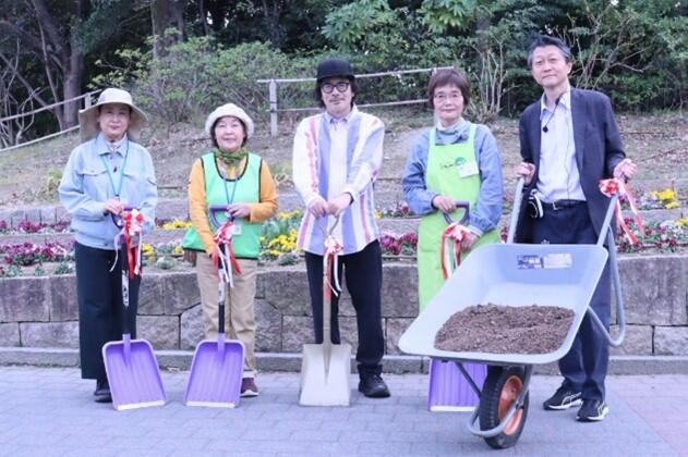 京都音楽博覧会2024連携事業「資源がくるりプロジェクト」 梅小路公園内で完結するコンポストを利用した資源循環事業 完熟たい肥お引渡し会を3月24日に開催しました