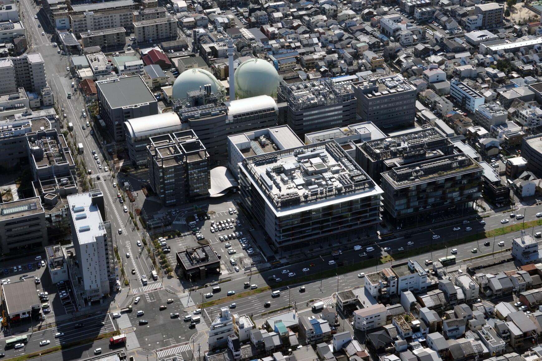 空撮10 号館後.jpg