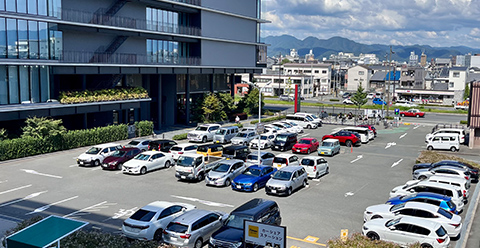 大型駐車場