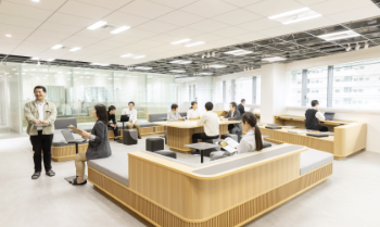 中央エリア（サロン有）